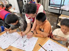 拉布家族的依明和嘎妞毛遂自荐参取表演——一